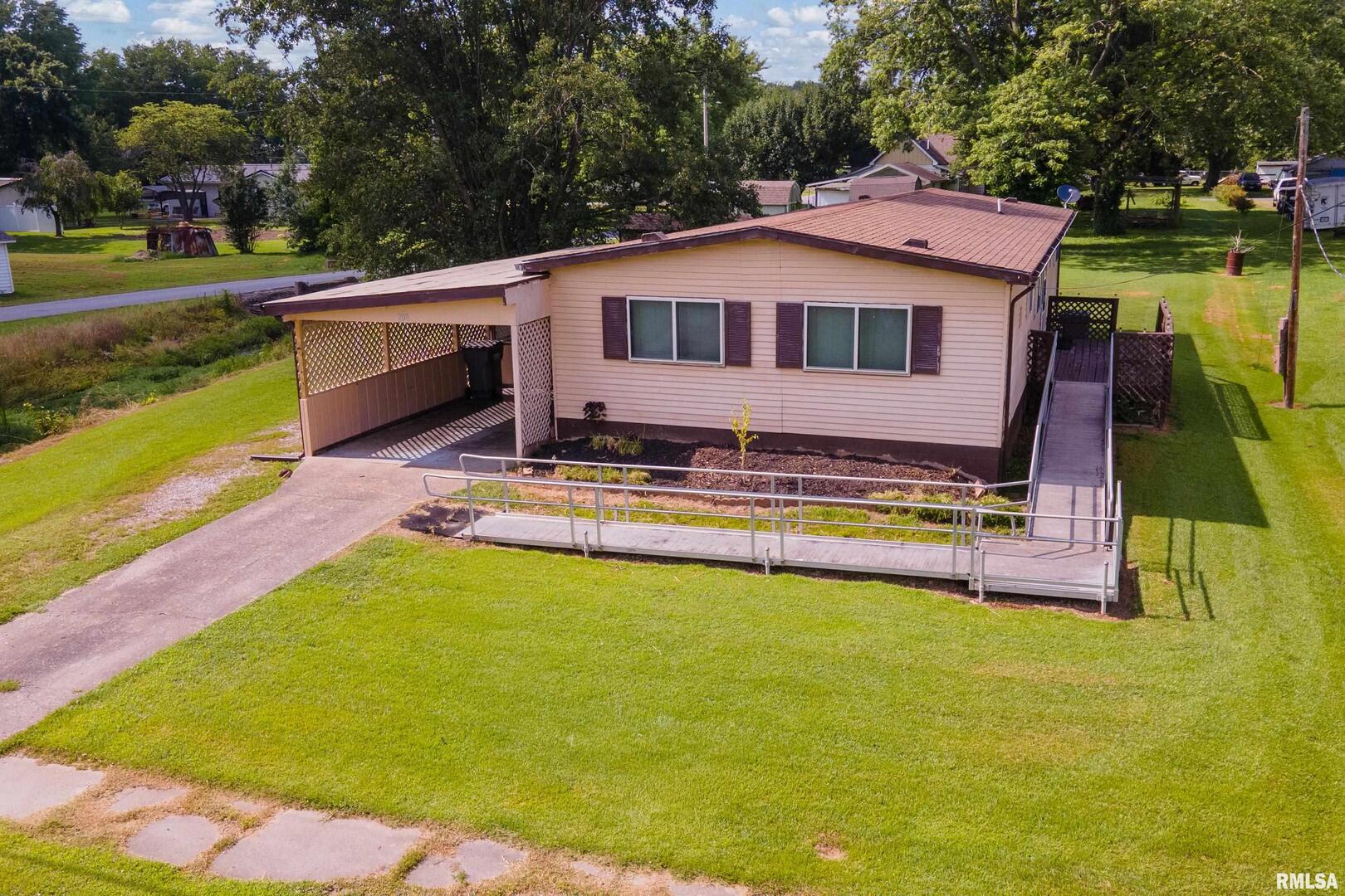 208 W PENNSYLVANIA Avenue, Pittsburg, IL