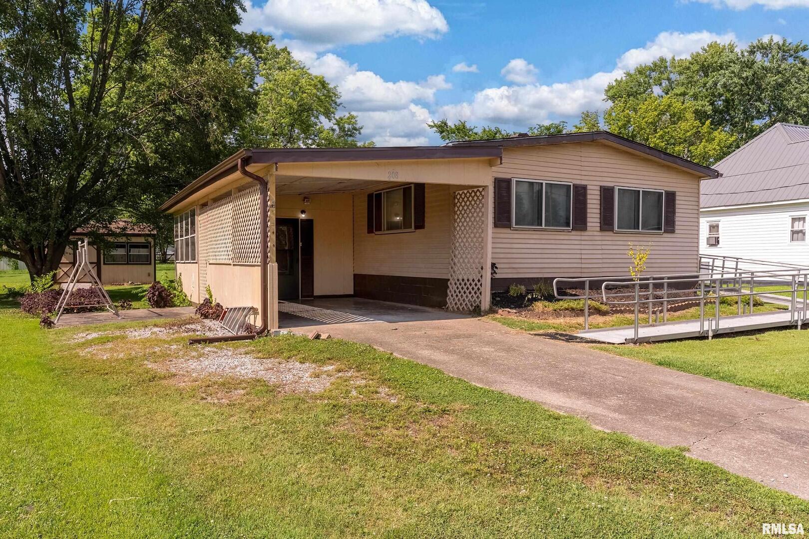 208 W PENNSYLVANIA Avenue, Pittsburg, IL