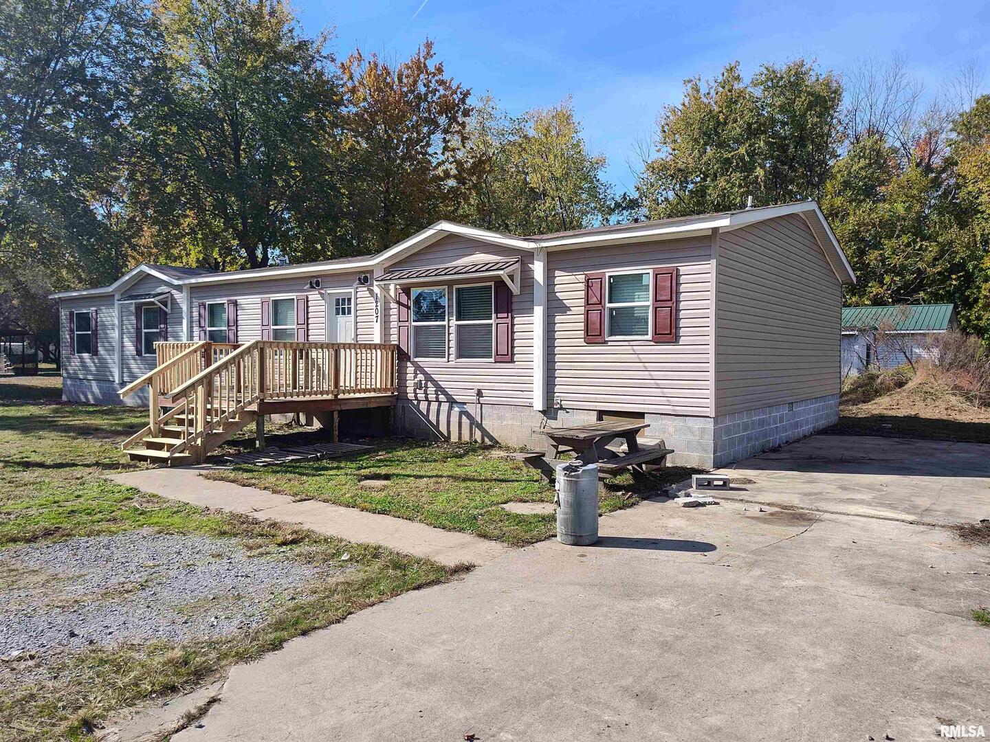 1207 SW 6TH Street, Fairfield, IL