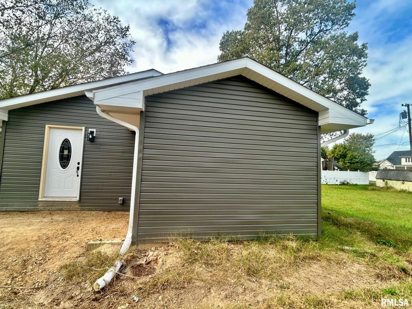 207 BAKER Drive, Metropolis, IL