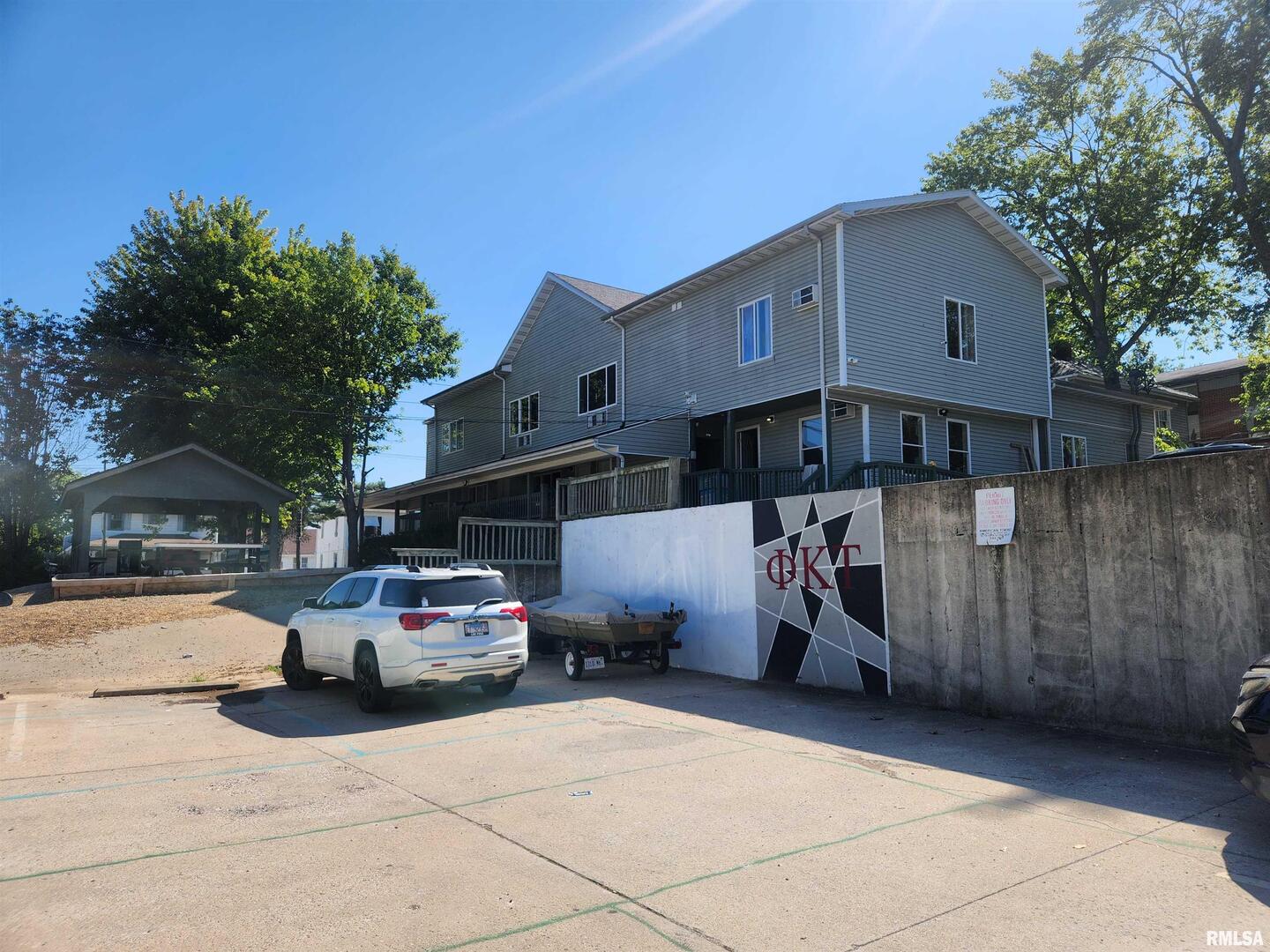 502 S UNIVERSITY Avenue, Carbondale, IL