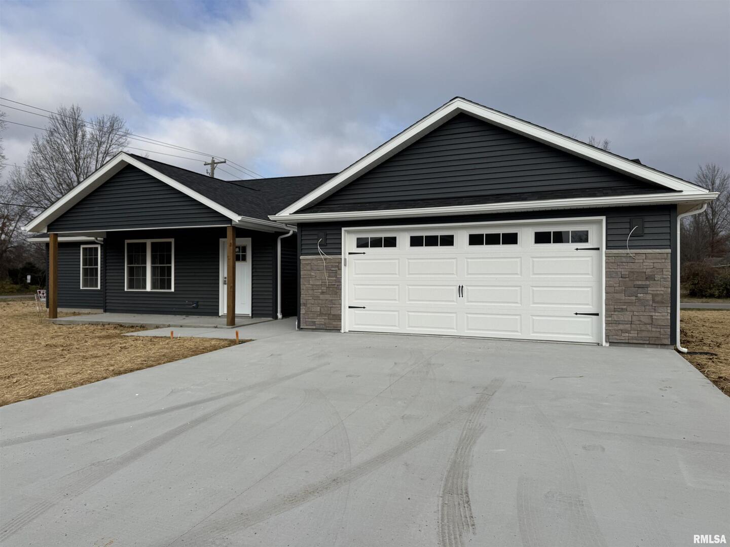 102 TOWNHOUSE Drive, Cambria, IL