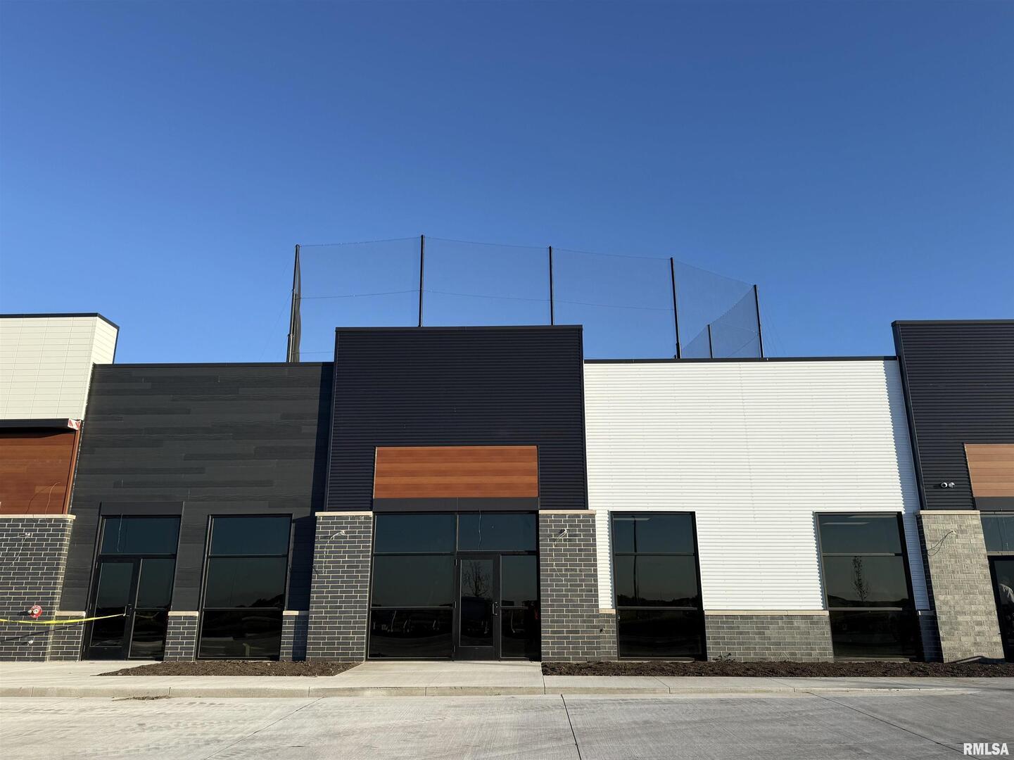 5620-5624 Forest Grove Drive, Bettendorf, IA