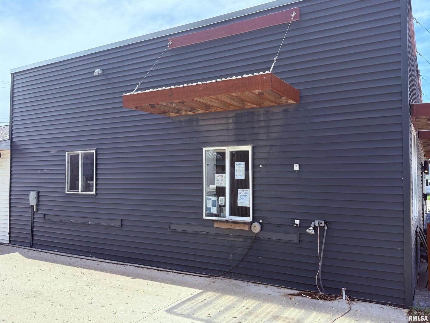 719 11TH Street, Dewitt, IA