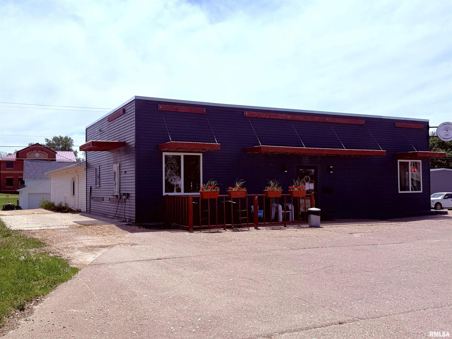 719 11TH Street, Dewitt, IA