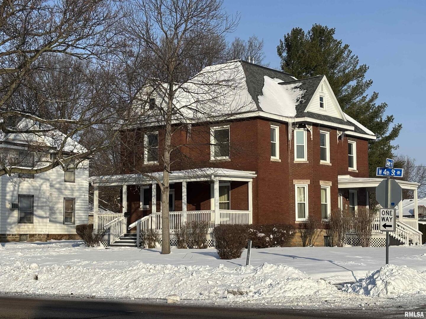 802 4TH Street, Sterling, IL