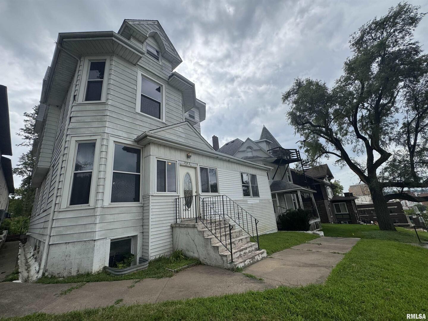 707 N Brady Street, Davenport, IA