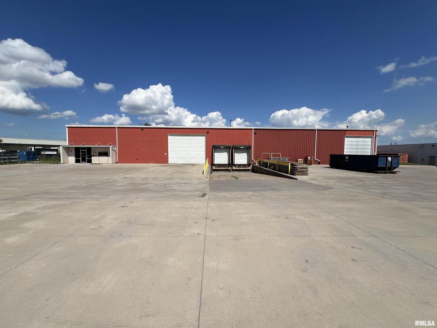 1927 COMENITZ Drive, Davenport, IA