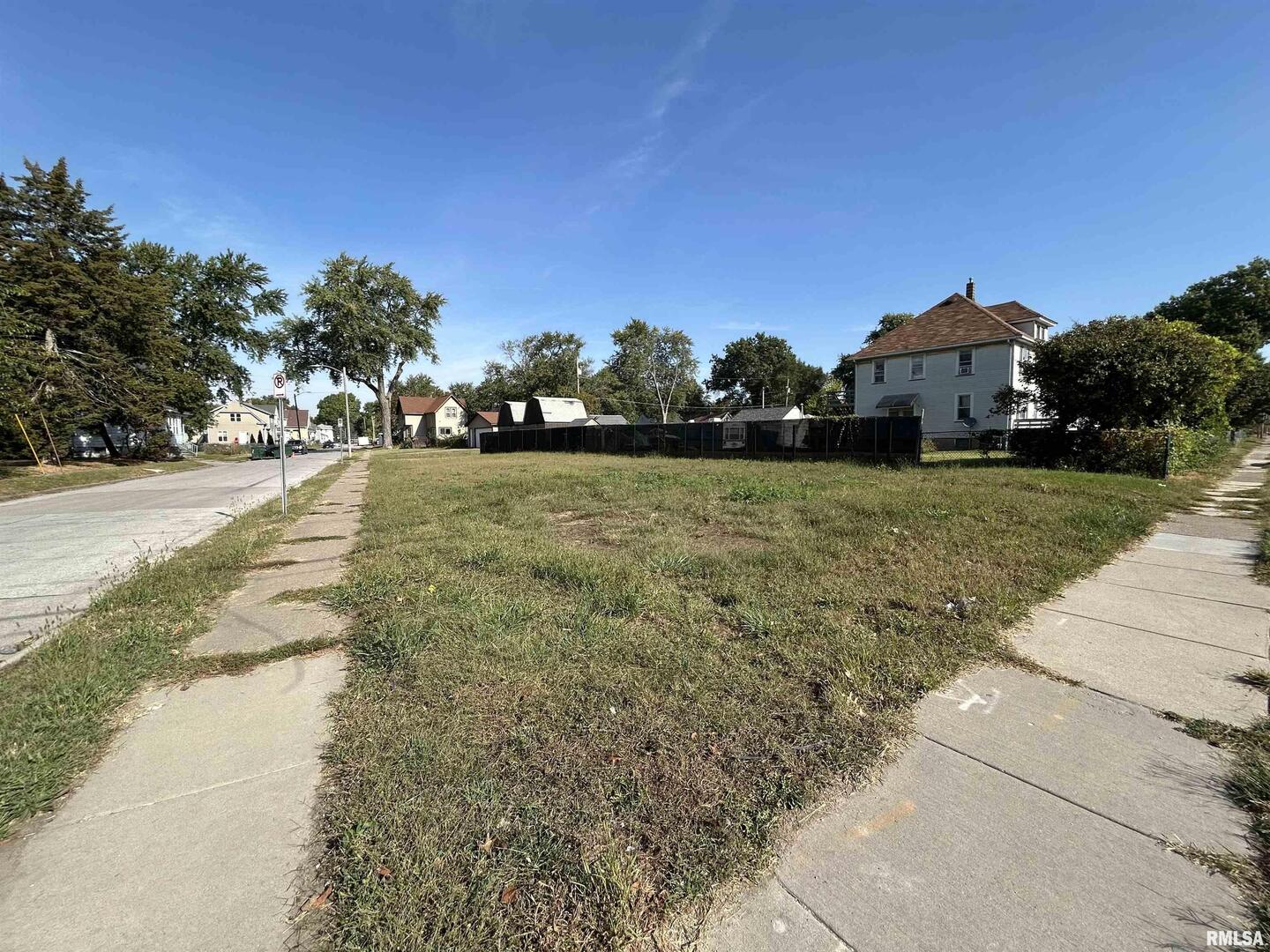 2736 ROCKINGHAM Road, Davenport, IA