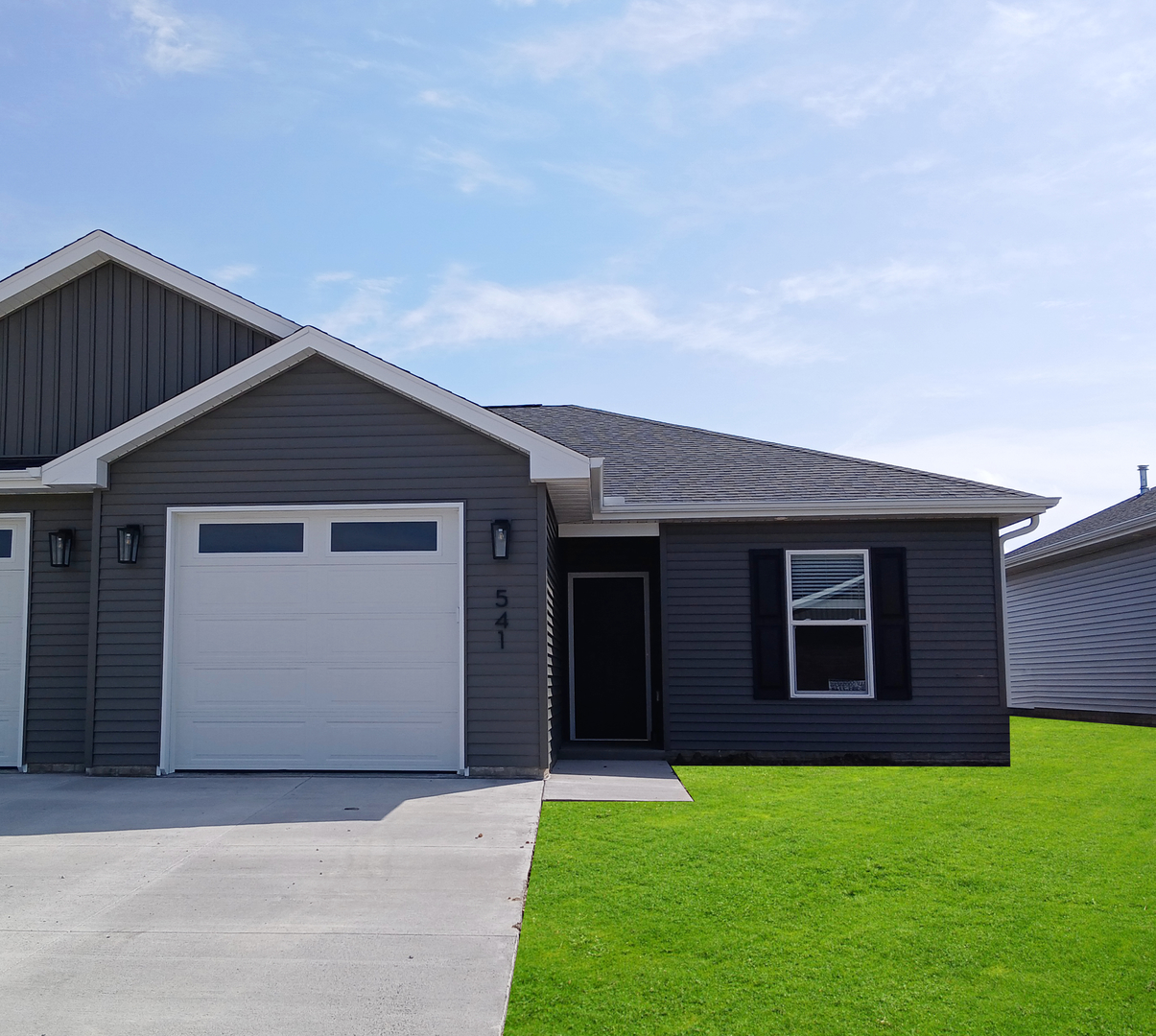 541 N 4TH Avenue, Eldridge, IA