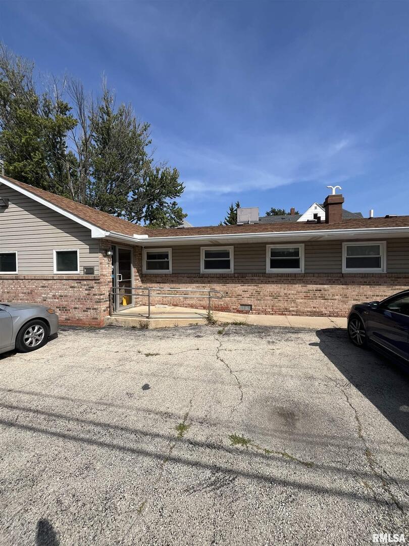 122 E 15TH Street, Davenport, IA