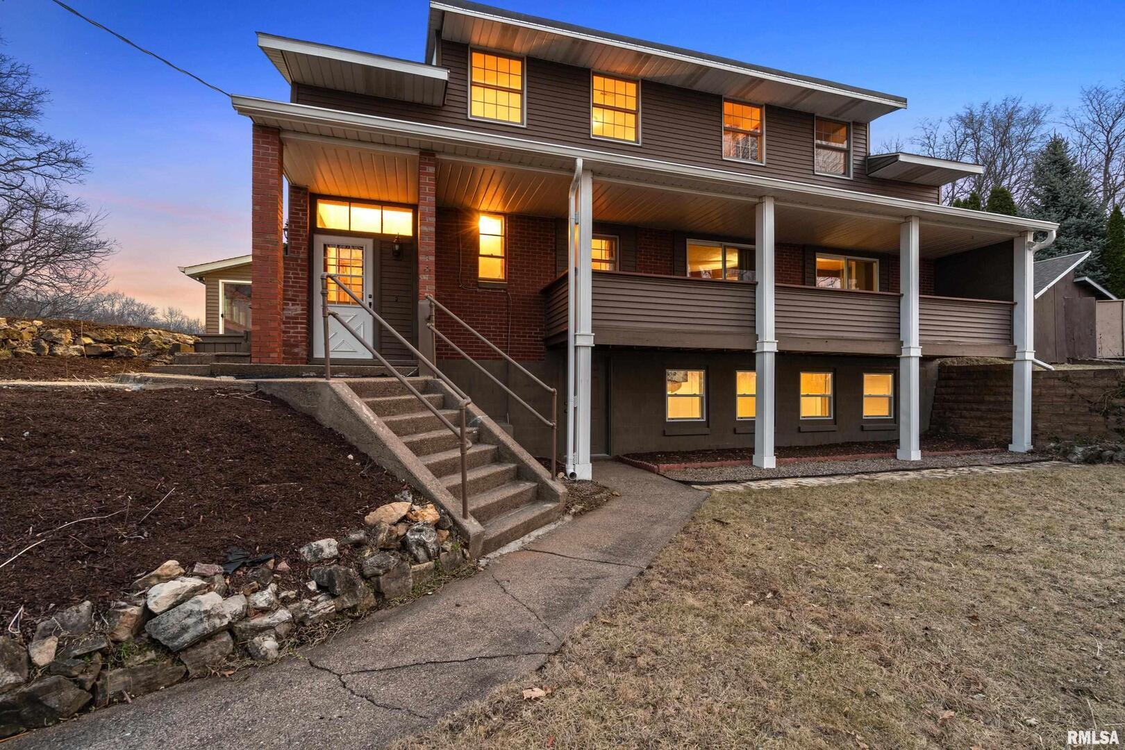 7216 VALLEY Drive, Bettendorf, IA