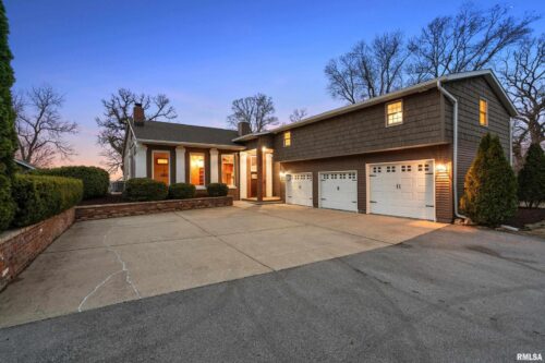 7216 VALLEY Drive, Bettendorf, IA