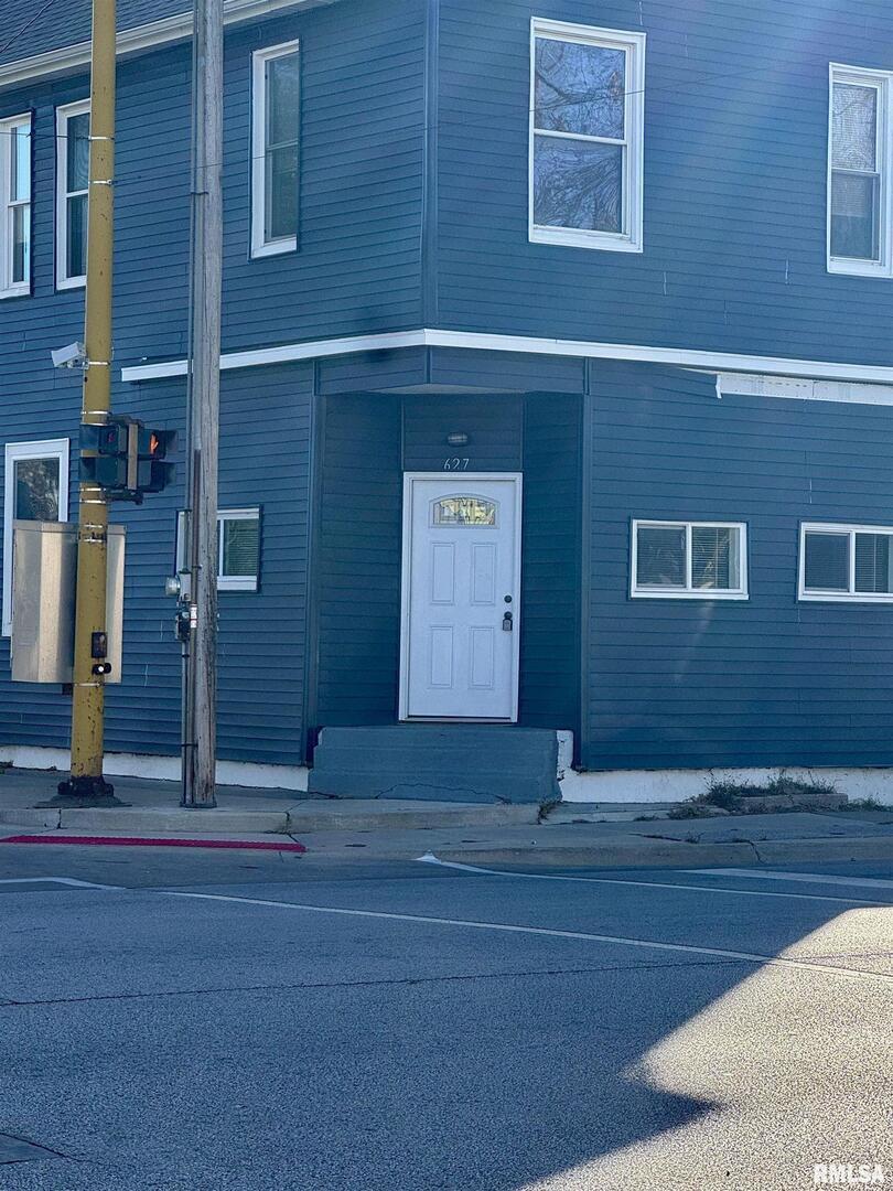 627 1/2 N DIVISION Street, Davenport, IA