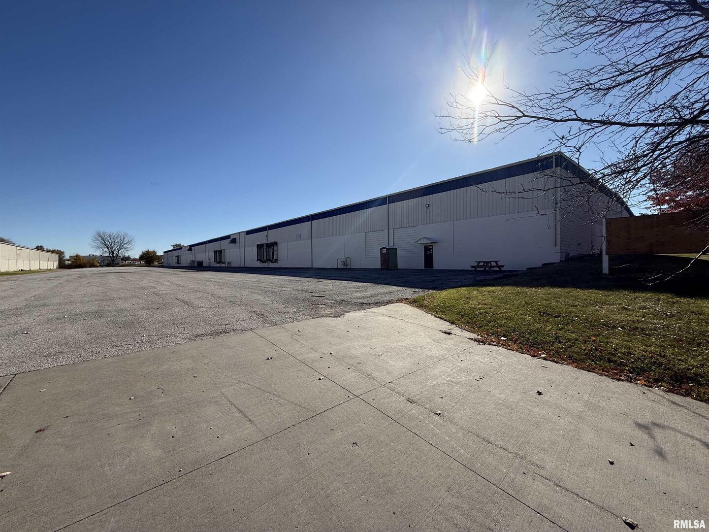 8201 W 42ND Street, Rock Island, IL