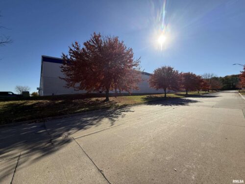 8201 W 42ND Street, Rock Island, IL