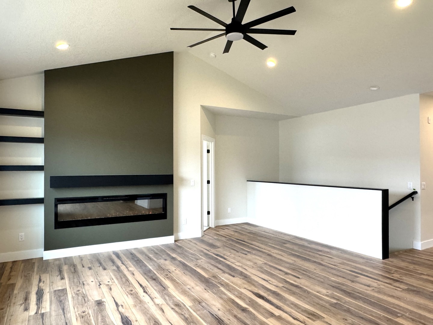 4743 WILLOW Circle, Davenport, IA