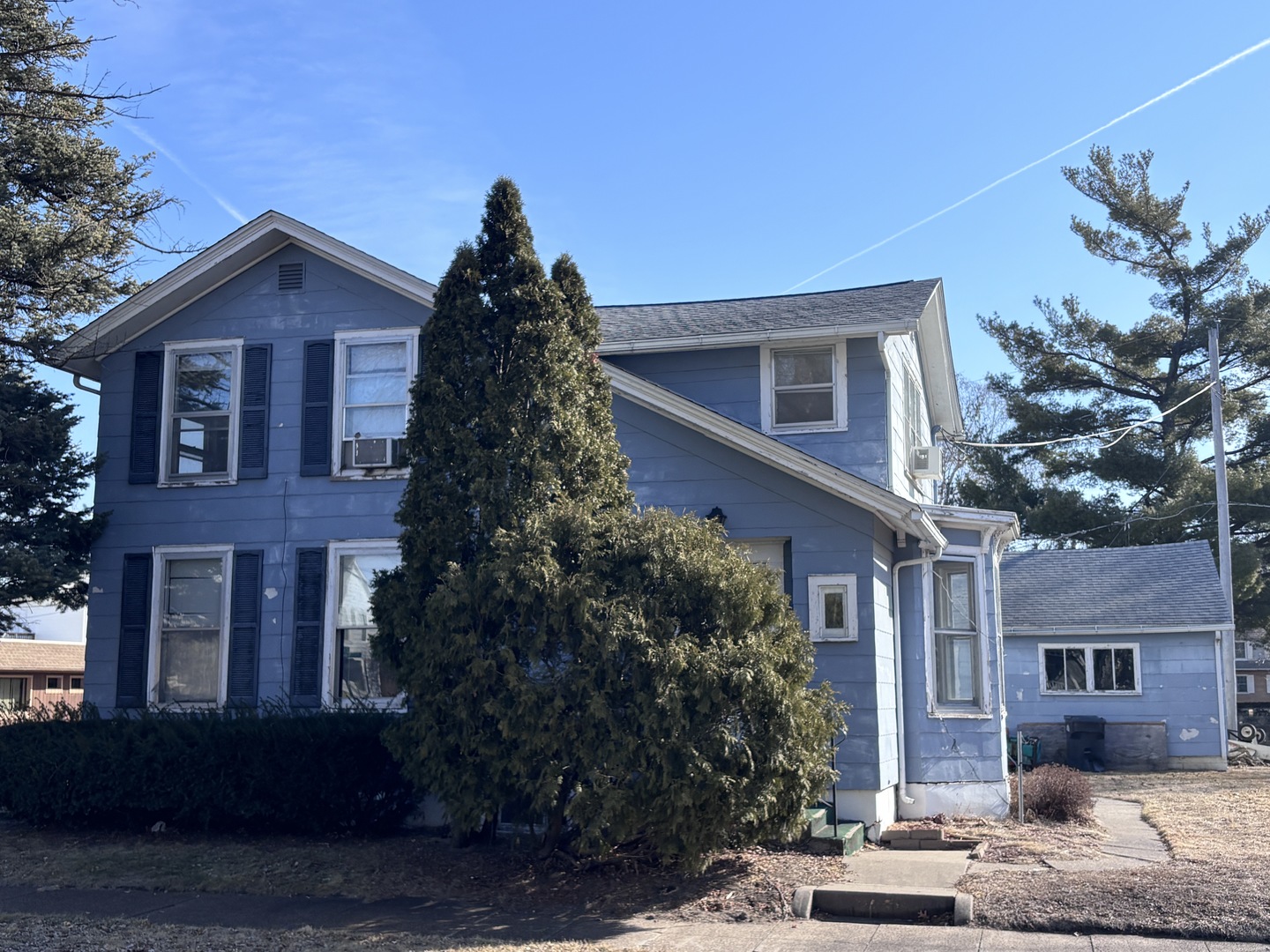 2235 Pershing Blvd Boulevard, Clinton, IA