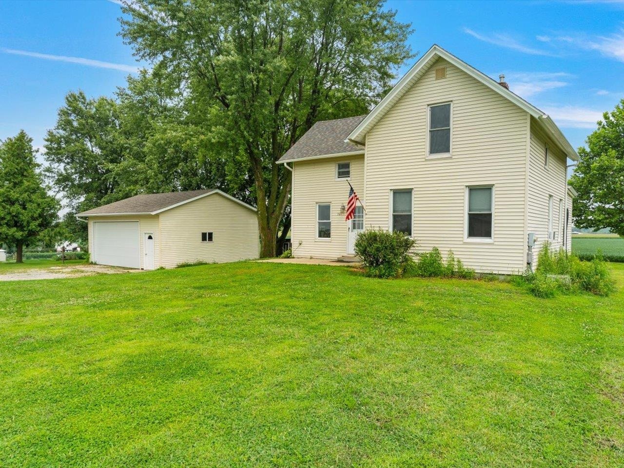 301 1st Street, Long Grove, IA