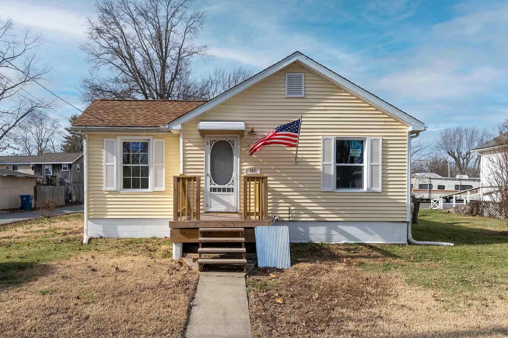 407 Church Street, Christopher, IL