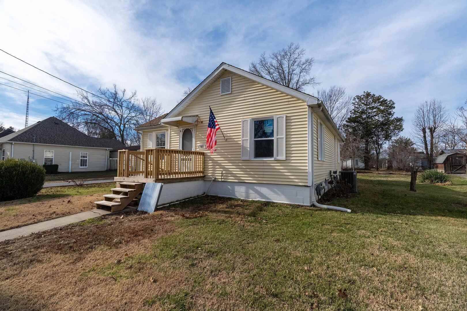 407 Church Street, Christopher, IL