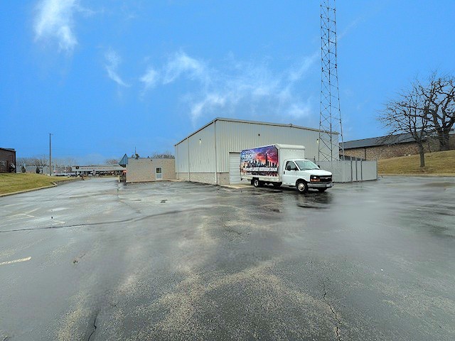 1375 S Eastwood Drive, Woodstock, IL