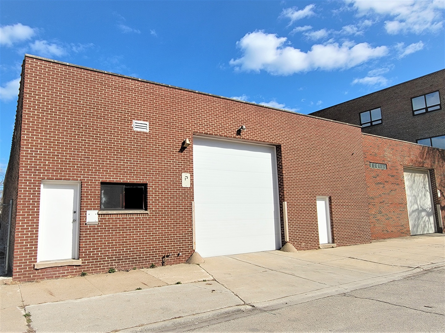 3241 S Shields Avenue, Chicago, IL
