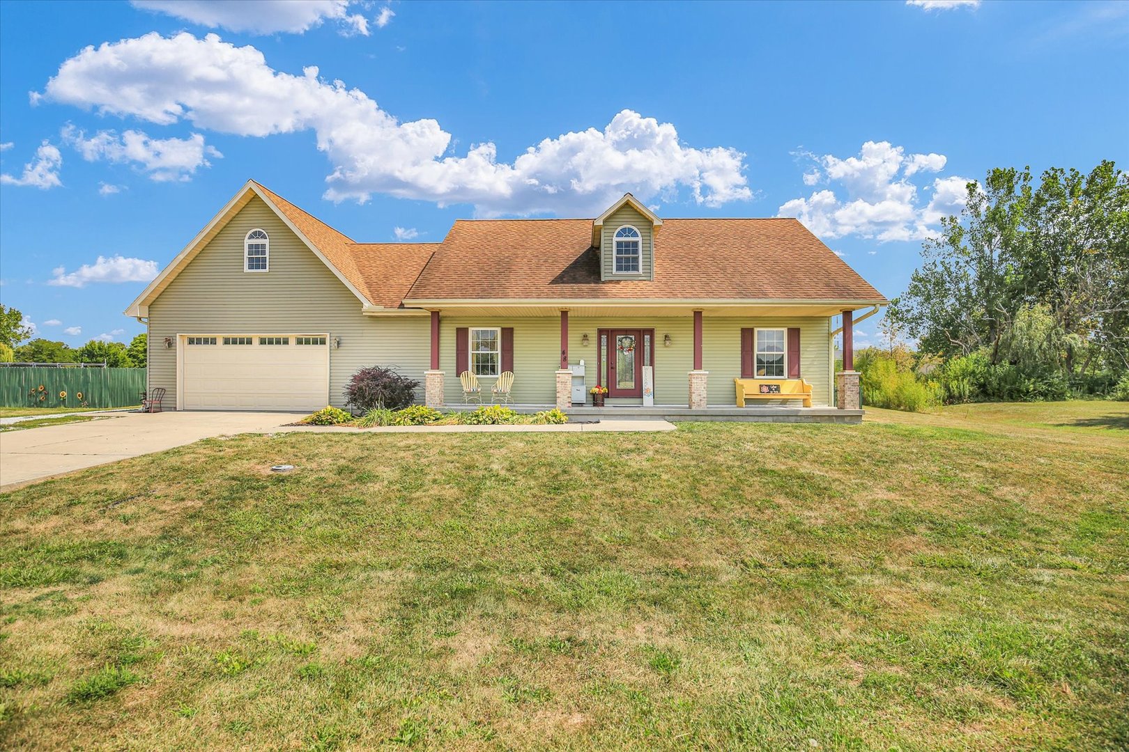 48 Nightingale Circle, Camargo, IL
