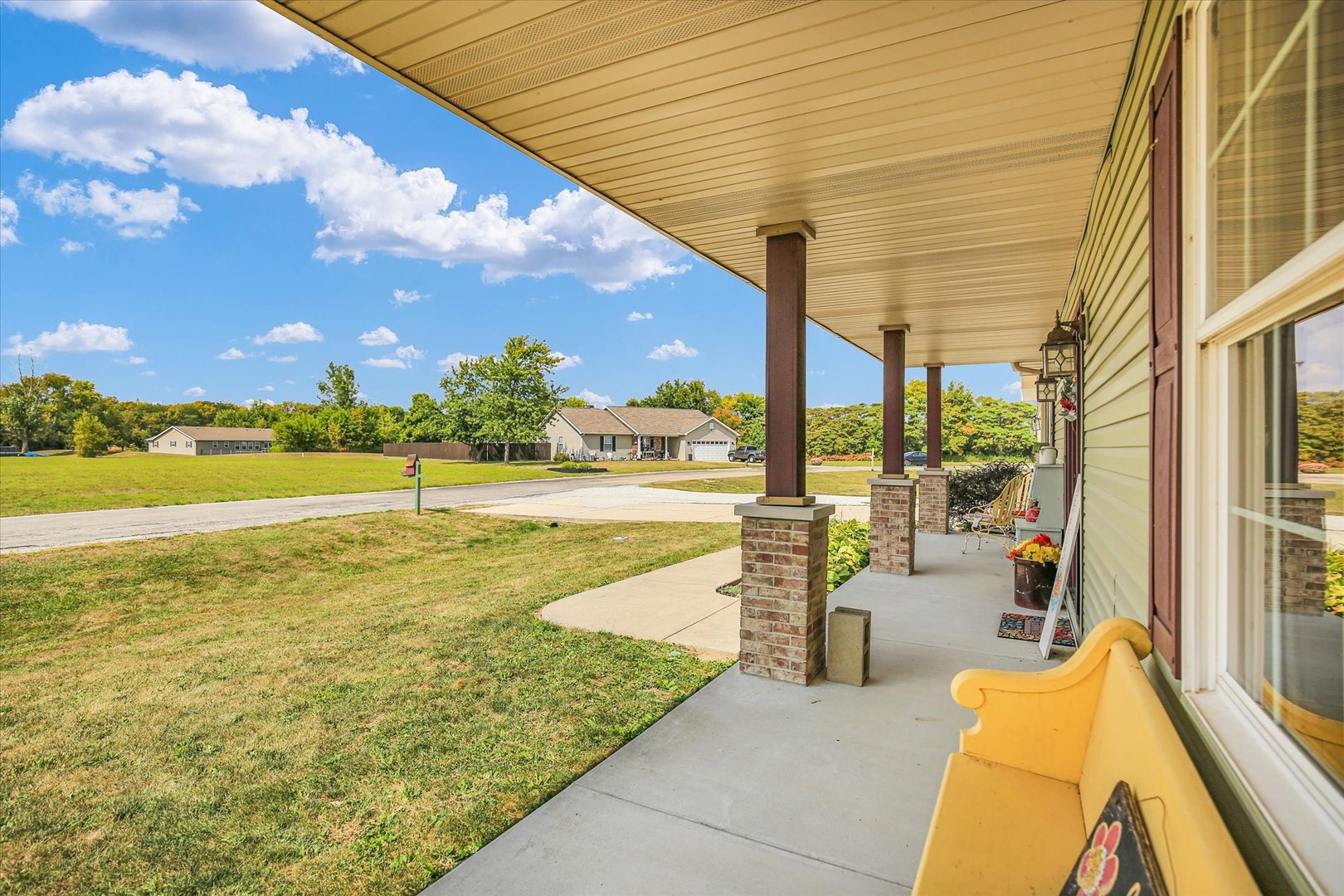 48 Nightingale Circle, Camargo, IL