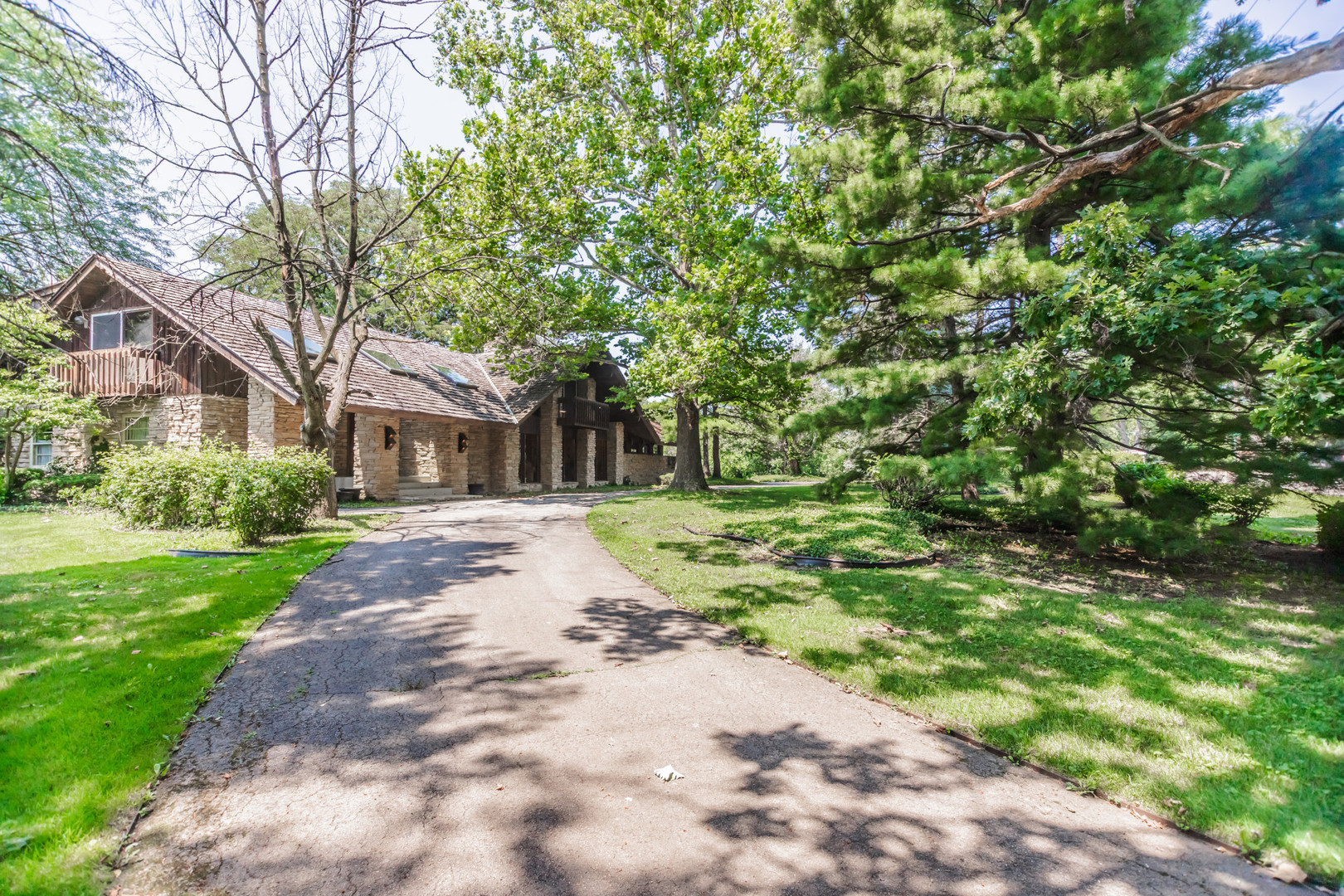 8080 Wolf Road, Burr Ridge, IL