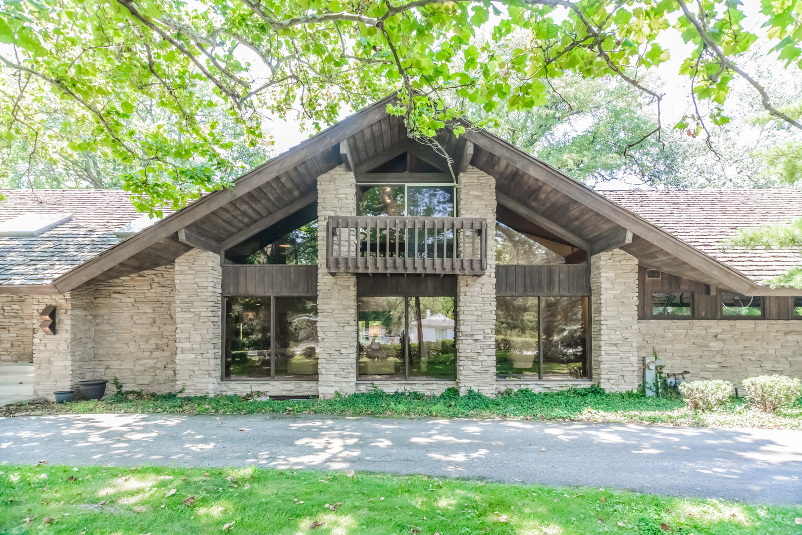 8080 Wolf Road, Burr Ridge, IL