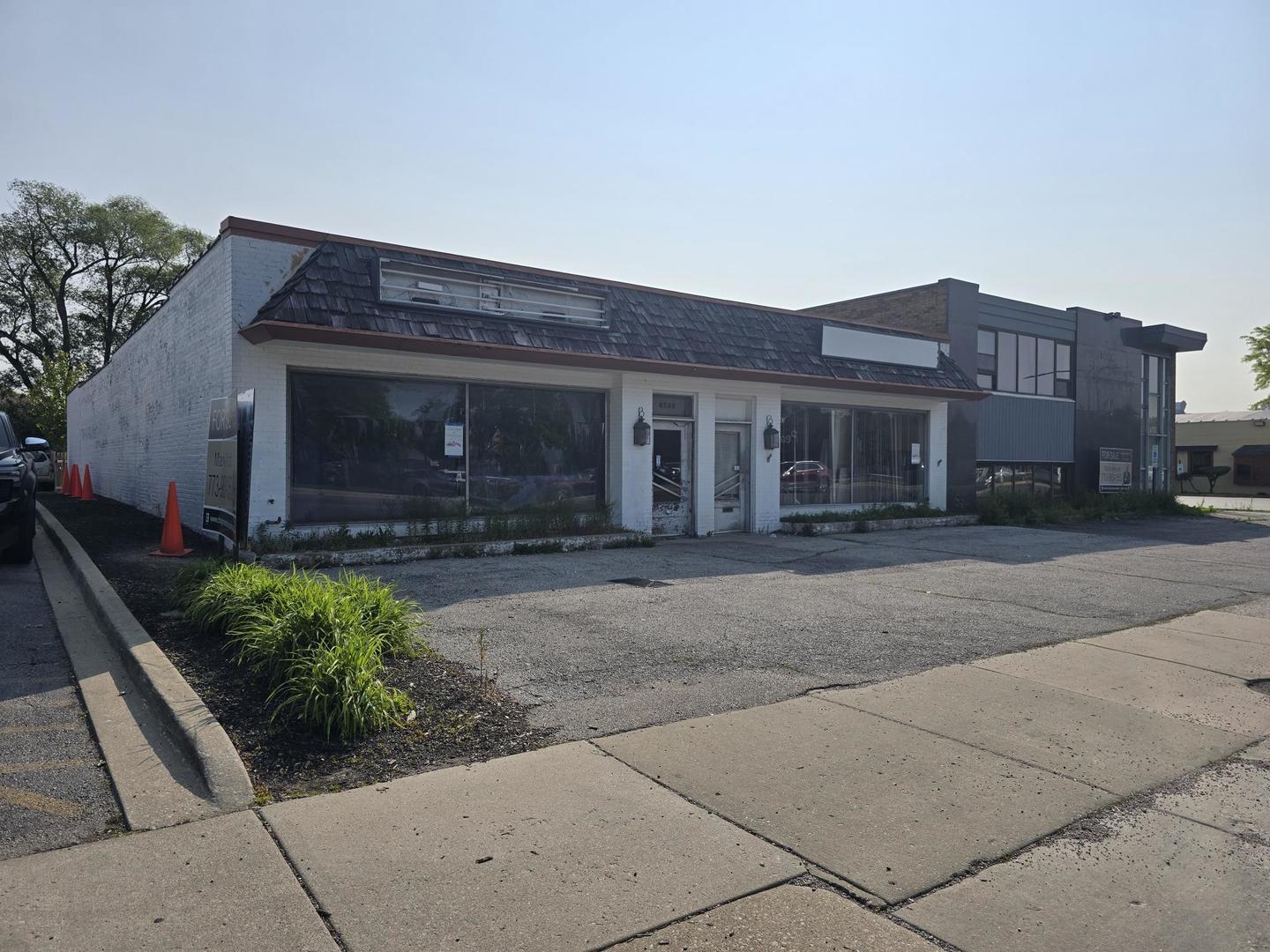 6731-6733 N Lincoln Avenue, Lincolnwood, IL