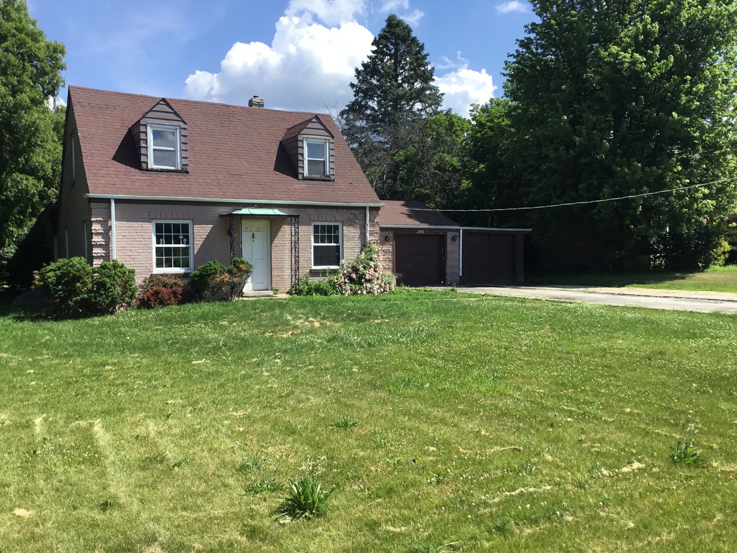 206 E Camp Mcdonald Road, Prospect Heights, IL