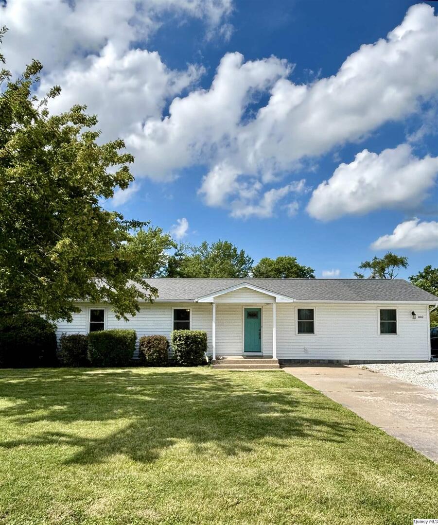 802 W Main Street, La Harpe, IL