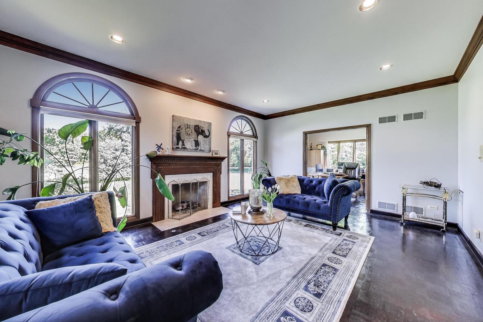 33 N Liberty Drive, South Barrington, IL