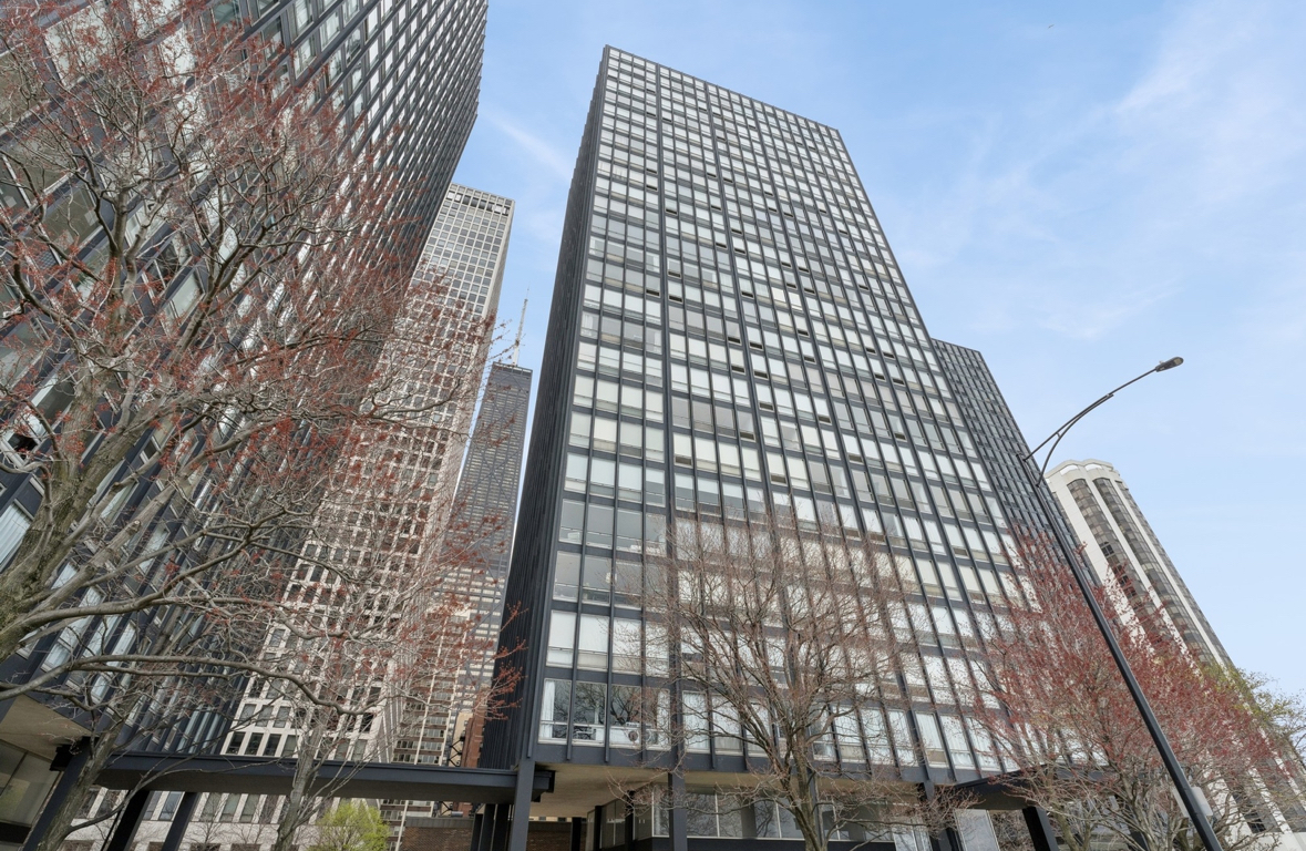 880 N Lake Shore Drive #16G, Chicago, IL