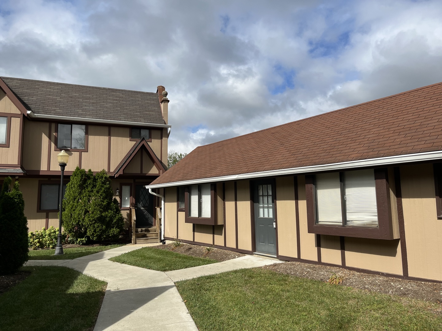 825 Village Quarter Road #A5, West Dundee, IL