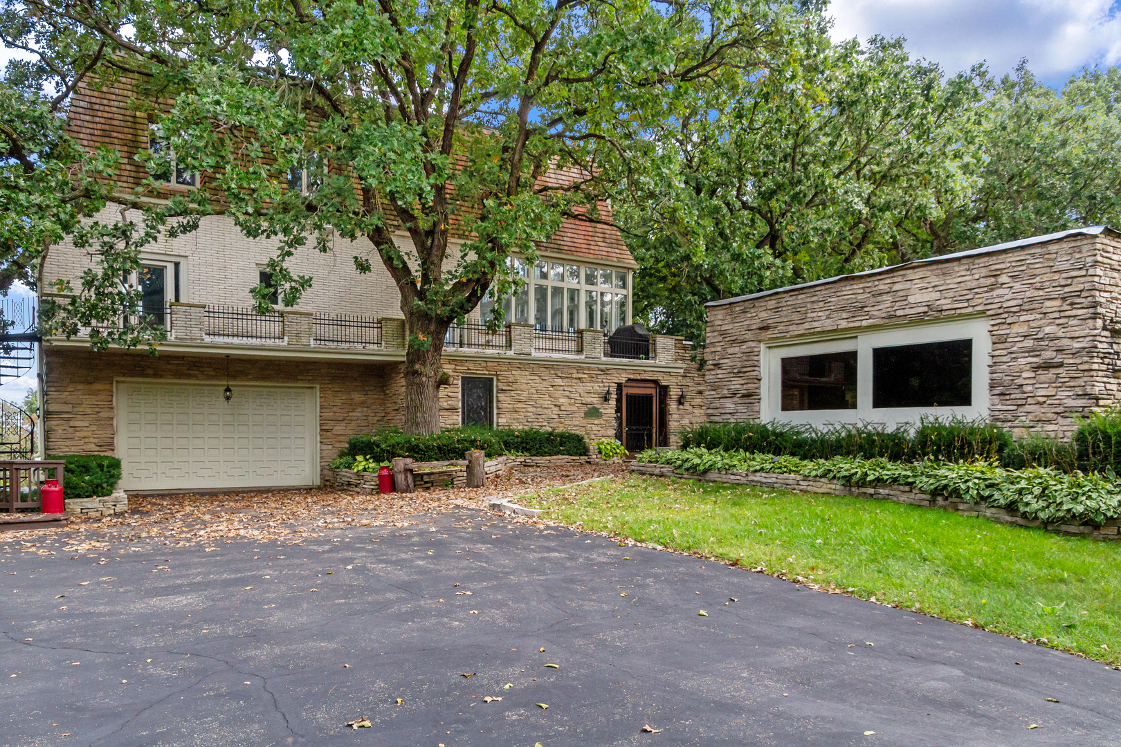7830 N Pillow Hill Road, Spring Grove, IL