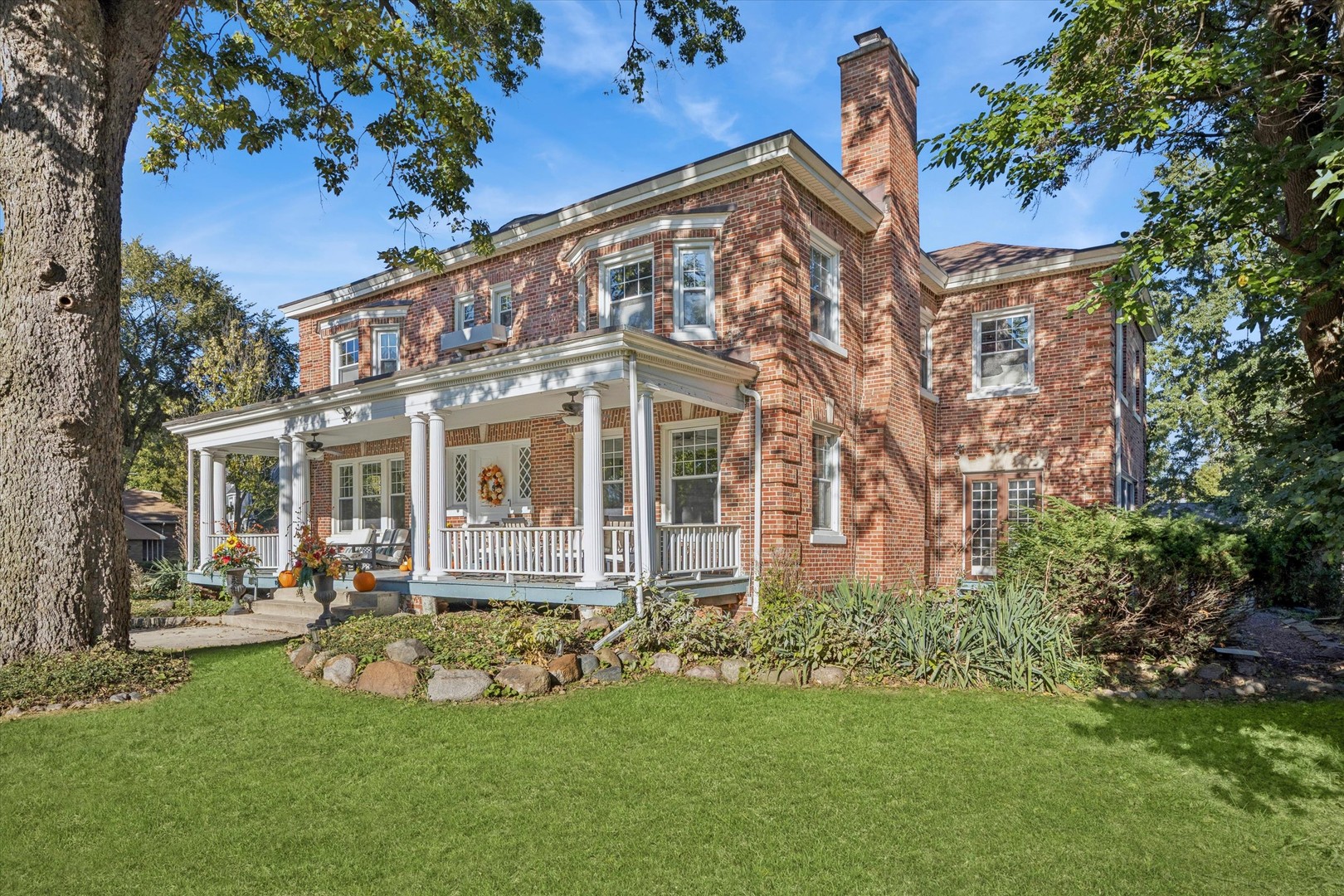 176 Riverside Road, Riverside, IL
