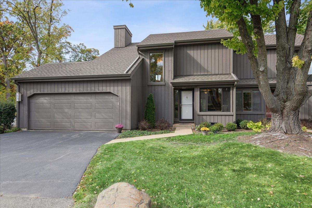 450 Woodview Road, Lake Barrington, IL