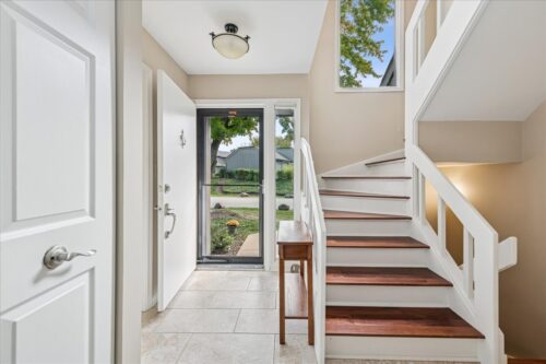 450 Woodview Road, Lake Barrington, IL