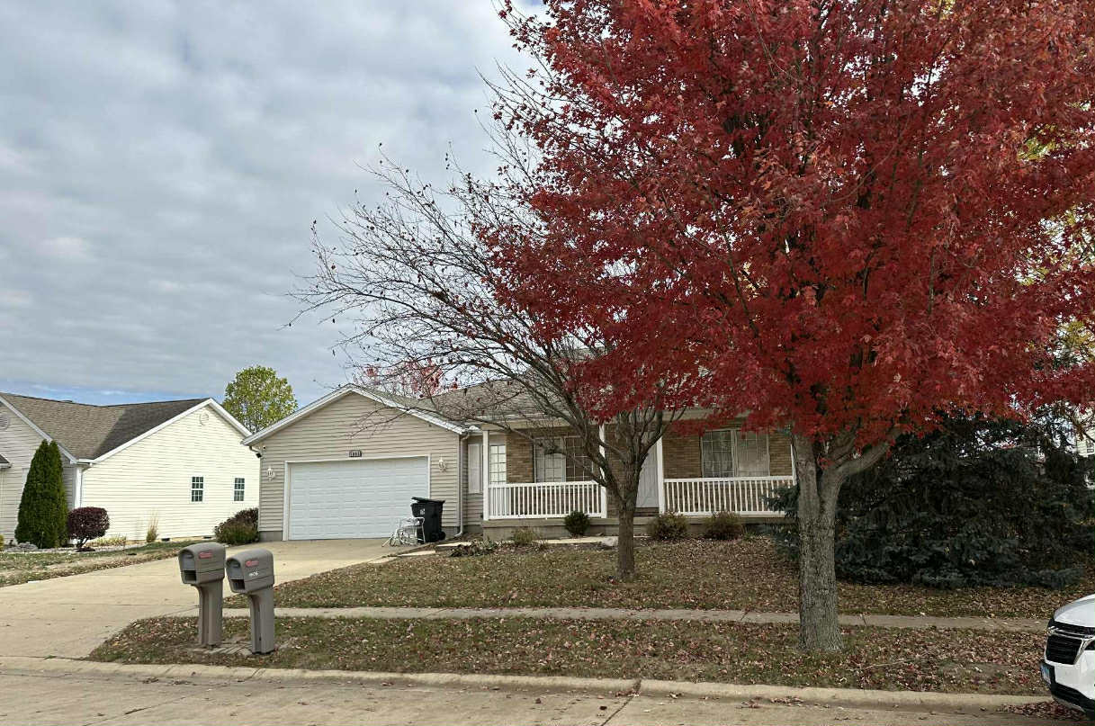 1005 Fox Run, Villa Grove, IL
