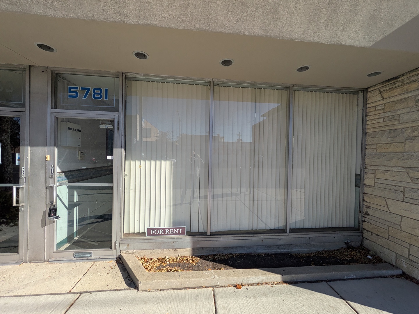 5781 N Lincoln Avenue, Chicago, IL