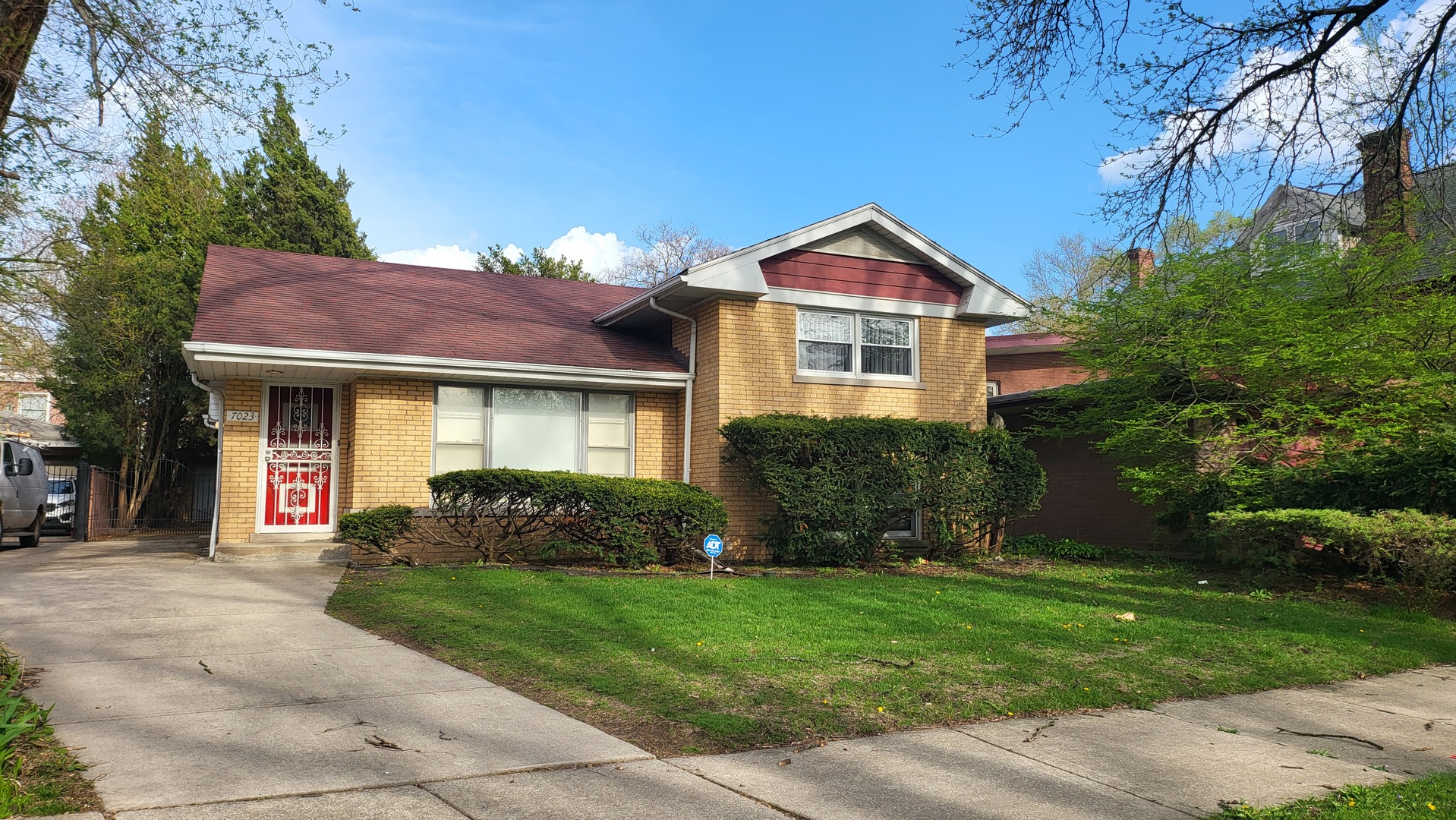 7023 S Bennett Avenue, Chicago, IL