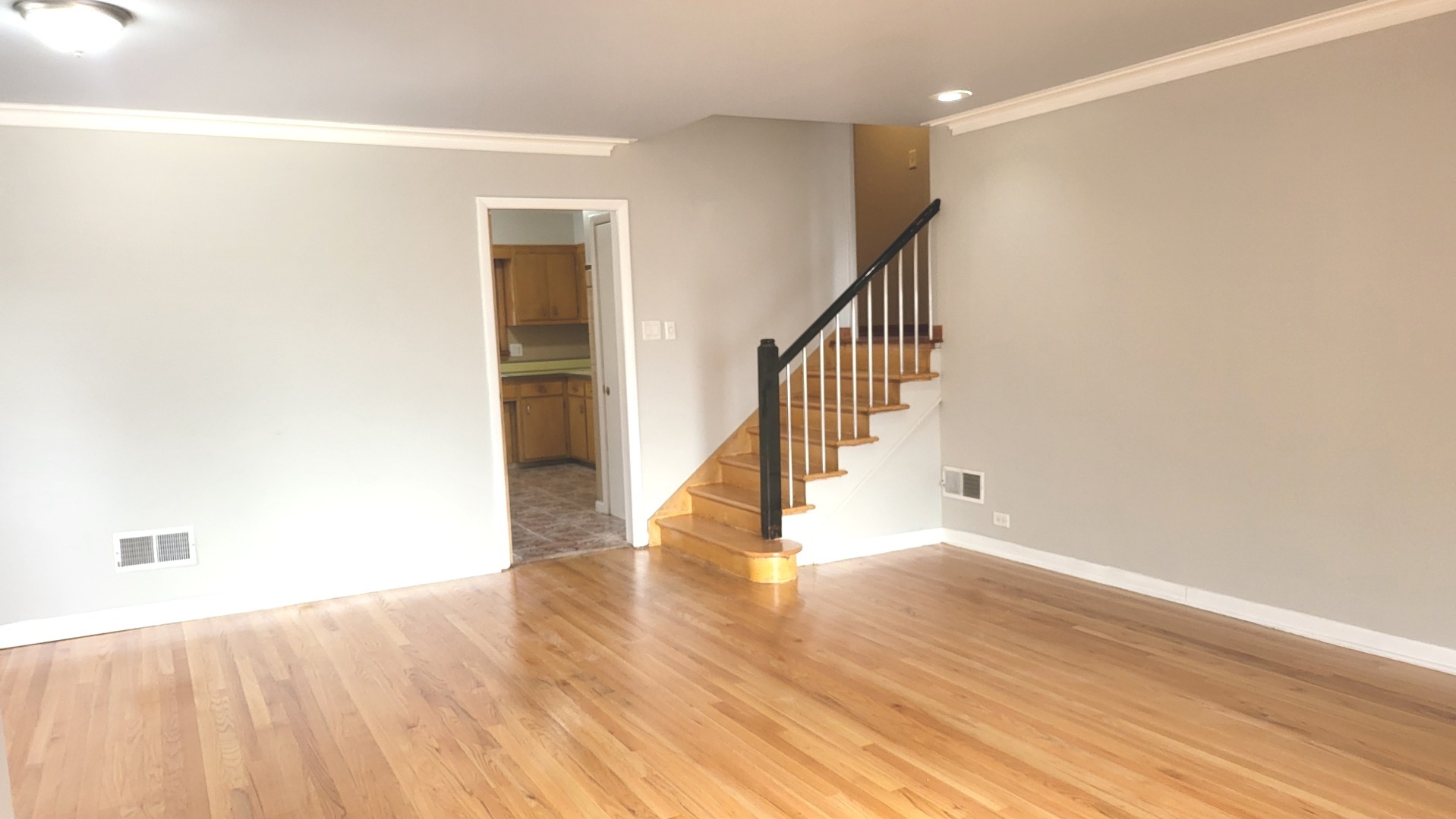 7023 S Bennett Avenue, Chicago, IL