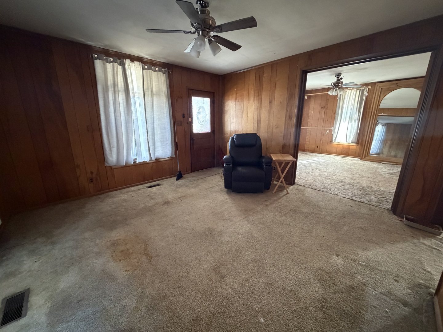 306 S Howard Street, Newman, IL