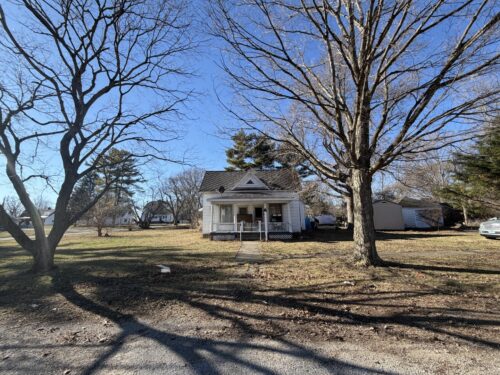 306 S Howard Street, Newman, IL