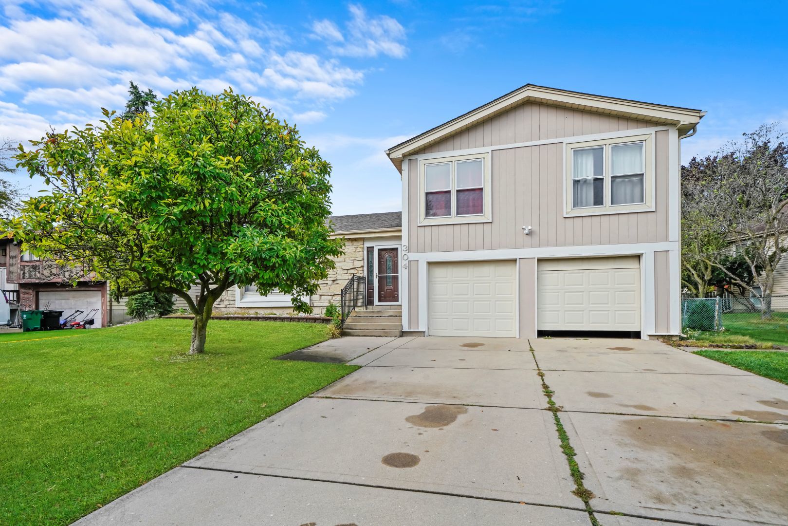 304 Sutherland Lane, Bloomingdale, IL