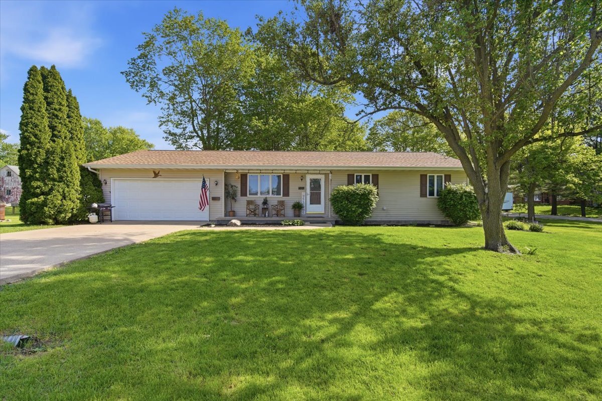 100 W Kentucky Avenue, Chenoa, IL