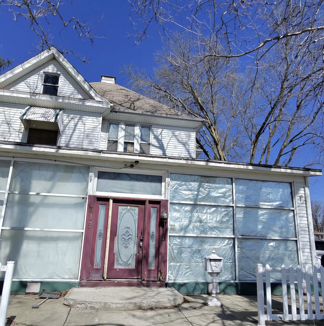 319 W Washington Street, Clinton, IL